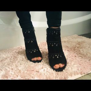 Jessica Simpson heels